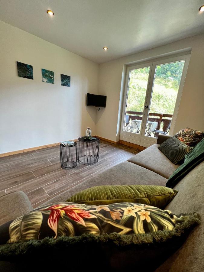 Chez Naomi - Mirjam Chatel